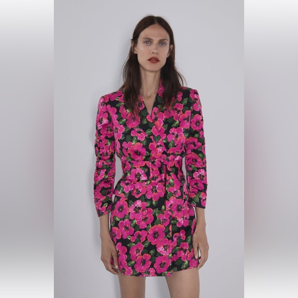 ZARA Floral Blazer Dress – Size Small
Brand new with tags 🌸